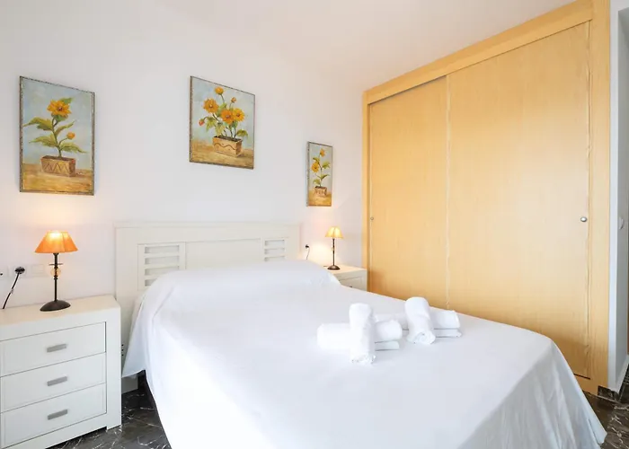 Sunrise Apartment, 丰希罗拉